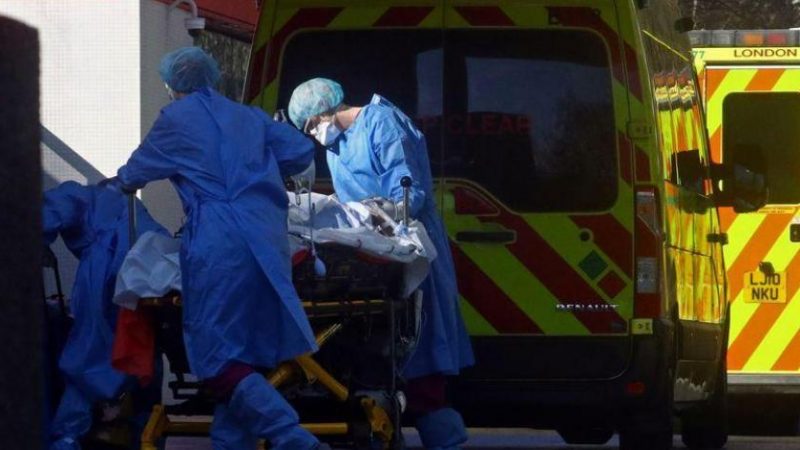 بريطانيا تسجل 592 وفاة جديدة بكورونا