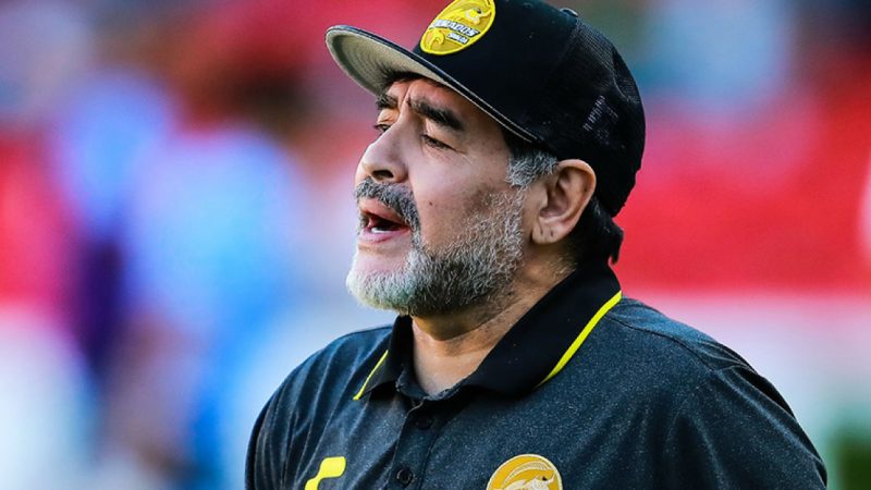 المدعي العام الأرجنتيني يستدعي لجنة طبية للبت في وفاة ” مارادونا “