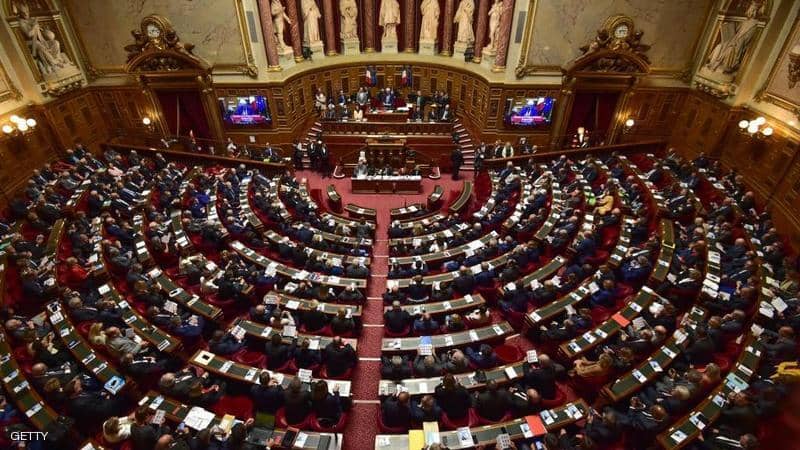 مجلس الشيوخ الفرنسي يصوت على حظر العبادة داخل الجامعات
