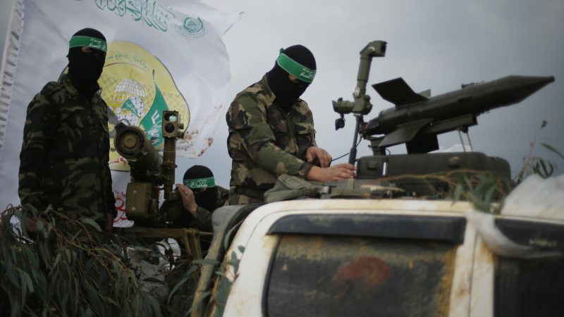 تحقيق: حافلة تقل جنودا إسرائيليين أخليت قبل استهدافها من قبل “كتائب القسام”