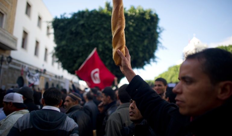 تونس في مواجهة دوامة الديون العمومية