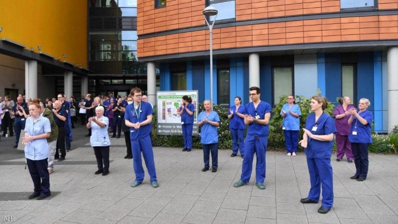 بريطانيا.. آلاف الأطباء يخططون لترك العمل بسبب “ضغط الوباء”