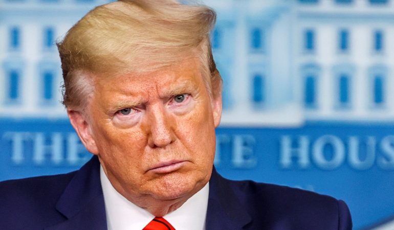 “فيسبوك” يحظر حساب ترامب لمدة عامين