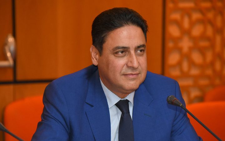 عمر حجيرة ورحلة البحث عن ” أصحاب الشكارة”