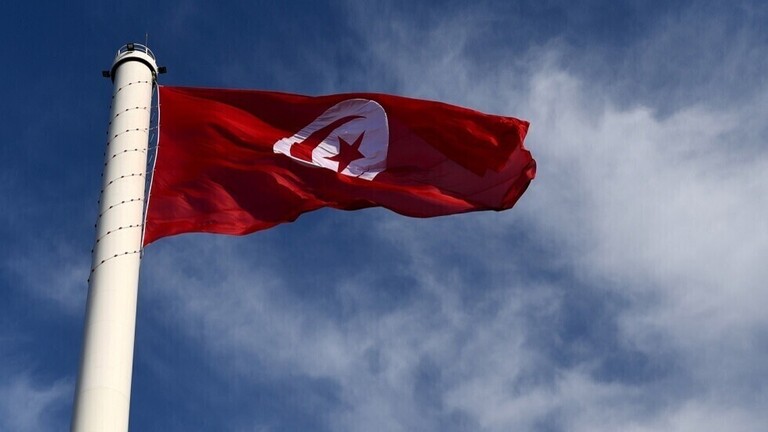 تونس.. تمديد حبس 6 متهمين بينهم صحفية بـ”التآمر على الدولة وارتكاب أمر موحش”