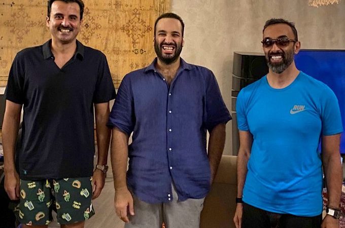 لقاء يجمع ولي عهد السعودية وأمير وقطر ومستشار الأمن القومي الإماراتي