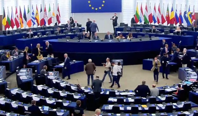 البرلمان الأوروبي يندد مجددا بالاعتقالات التعسفية  في الجزائر