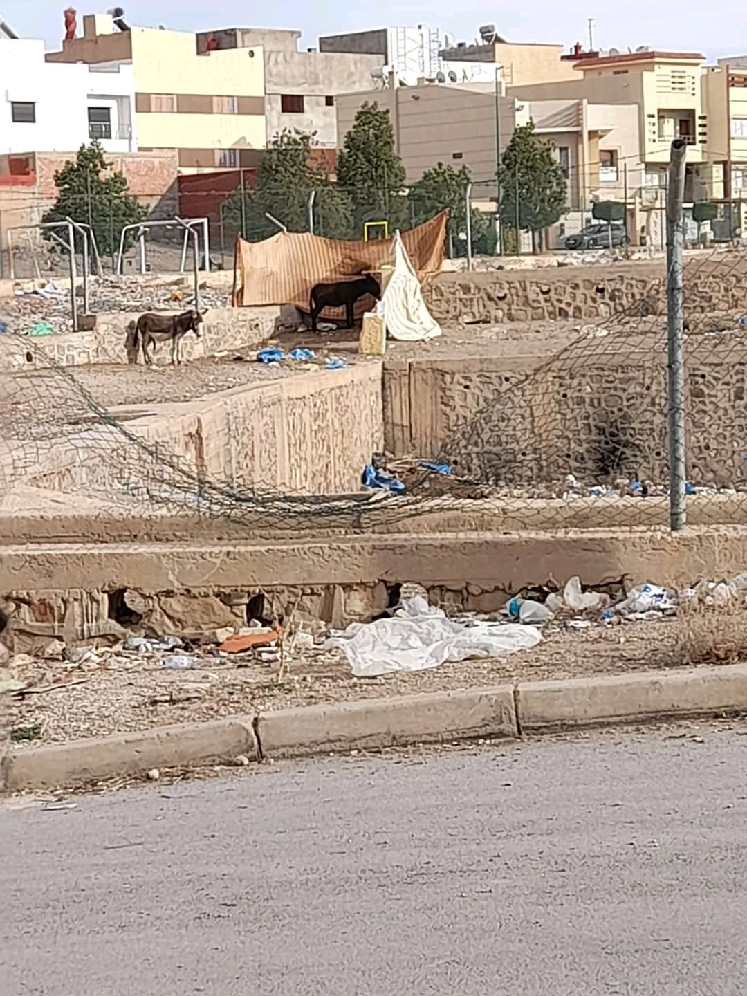 هل تعمل جماعة وجدة على رفع الضرر عن سكان حي العرفان؟