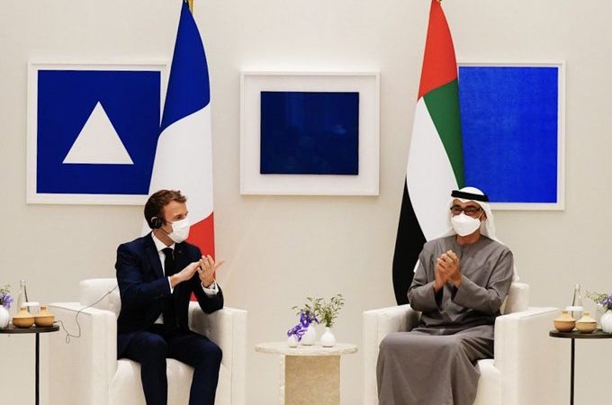 محمد بن زايد وماكرون يؤكدان على تعزيز الشراكة الاسترتيجية بين الإمارات وفرنسا