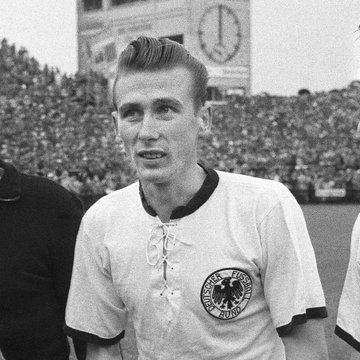 وفاة آخر لاعبي “المانشافت” الذين حققوا أول كأس عالم للمنتخب الألماني