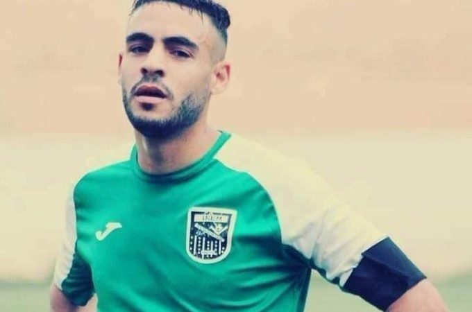 لحظة وفاة لاعب جزائري إثر سكتة قلبية (فيديو)