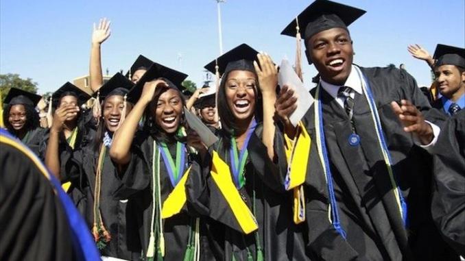 الجامعات المغربية تستقبل 20000 طالب أجنبي سنويا مقابل 1300 طالبا في الجزائر