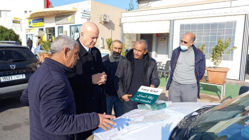 فايسبوكيون يشبهون ” تدشينات” رئيس جماعة وجدة ب” تدشينات” مسؤولون جزائريون