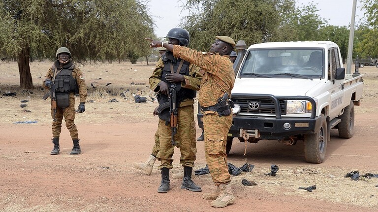 مقتل 10 مدنيين بهجوم على قرية في بوركينا فاسو