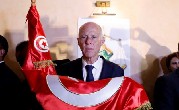 التطورات في تونس: مرسوم رئاسي يمنح الرئيس الحق في طلب إعفاء القضاة والاعتراض على ترقيتهم
