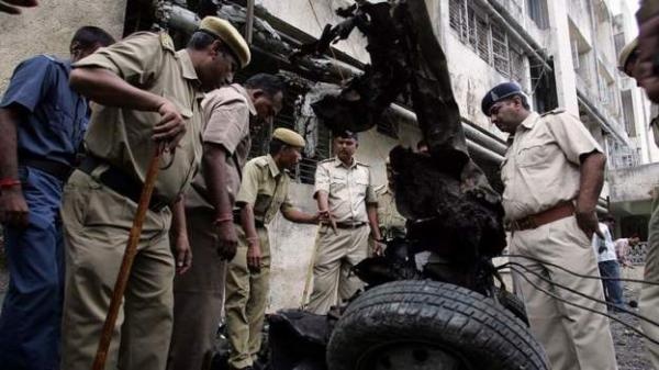 محكمة هندية تحكم بالإعدام على 38 شخصاً بعد إدانتهم بتفجيرات أحمد آباد 2008