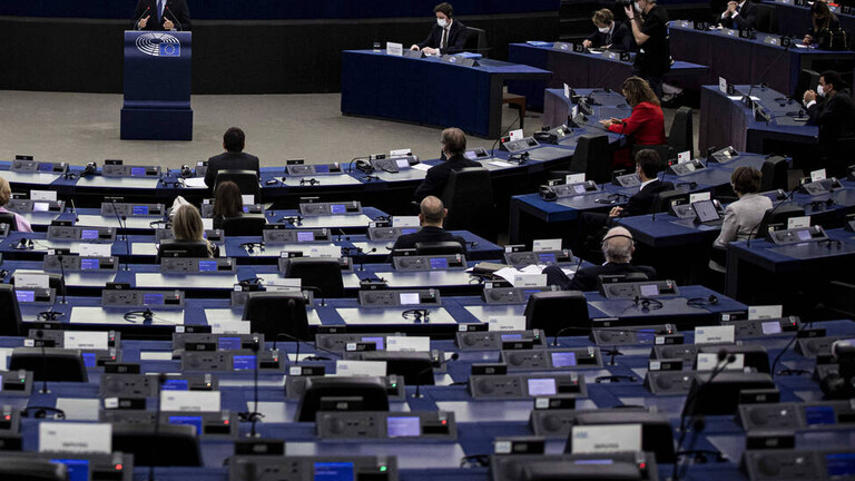 أكبر حزب في البرلمان الأوروبي يدعو لـ “إقصاء روسيا من الاقتصاد الأوروبي”
