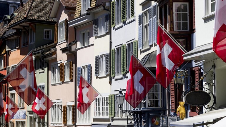 سويسرا تمنع 5 رجال أعمال روس من دخول أراضيها