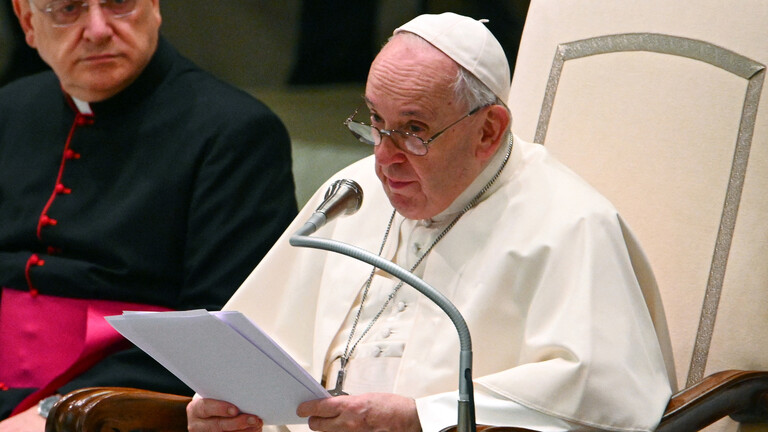 الفاتيكان: البابا يلغي زيارته إلى فلورنسا بسبب آلام حادة