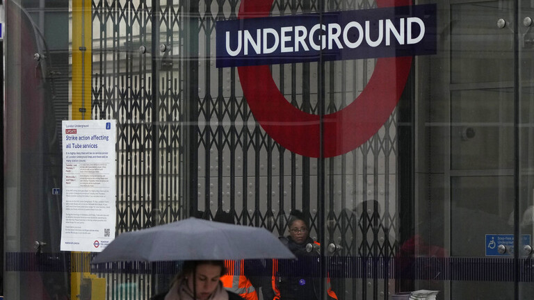 بريطانيا.. فوضى بمحطات مترو لندن بسبب إضراب الموظفين