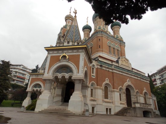 فرنسا.. مناهضون لروسيا يوجهون تهديدات للكنيسة الروسية
