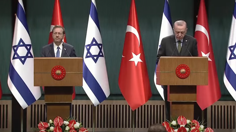 أردوغان : “إنني واثق أن هذه الزيارة التاريخية ستكون نقطة تحول جديدة في العلاقات بين تركيا وإسرائيل”