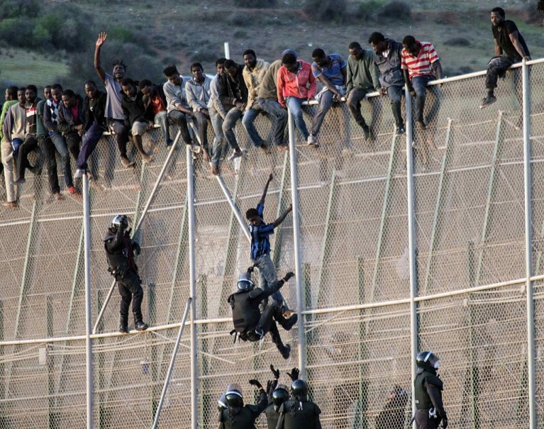المغرب : منظمة حقوقية تستنكر إبعاد مهاجرين إلى الحدود المغربية الجزائرية