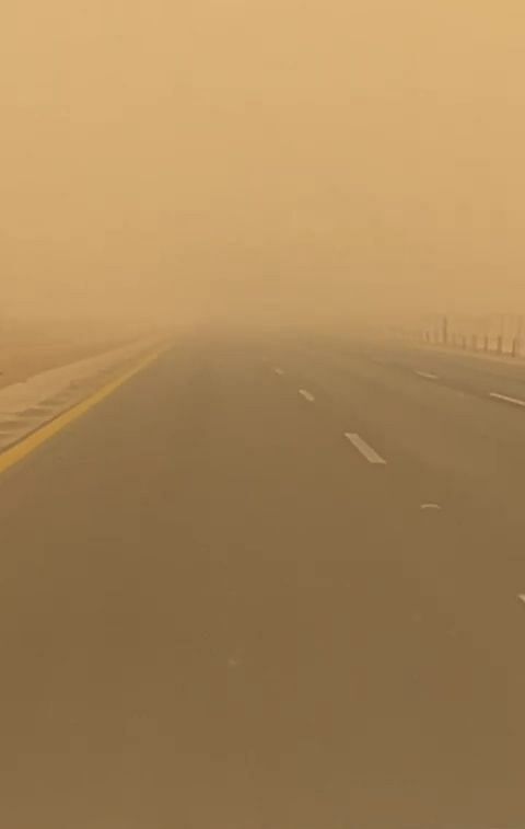 عاصفة ترابية تضرب شمال مدينة الرياض