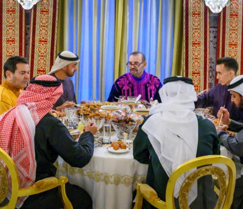 الملك محمد السادس يقيم مأدبة إفطار على شرف محمد بن زايد آل نهيان ولي عهد أبوظبي