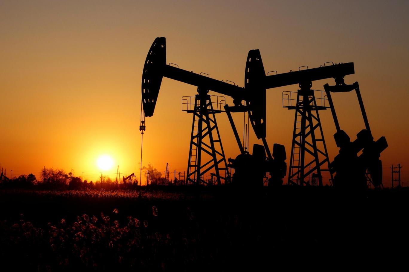 انخفاض أسعار النفط بعد قرار بايدن باستخدام كميات كبيرة من الإحتياط