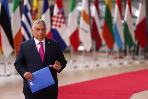 رئيس الوزراء المجري يوجه انتقادا حادا للمفوضية الأوروبية بسبب مقترح حظر النفط الروسي