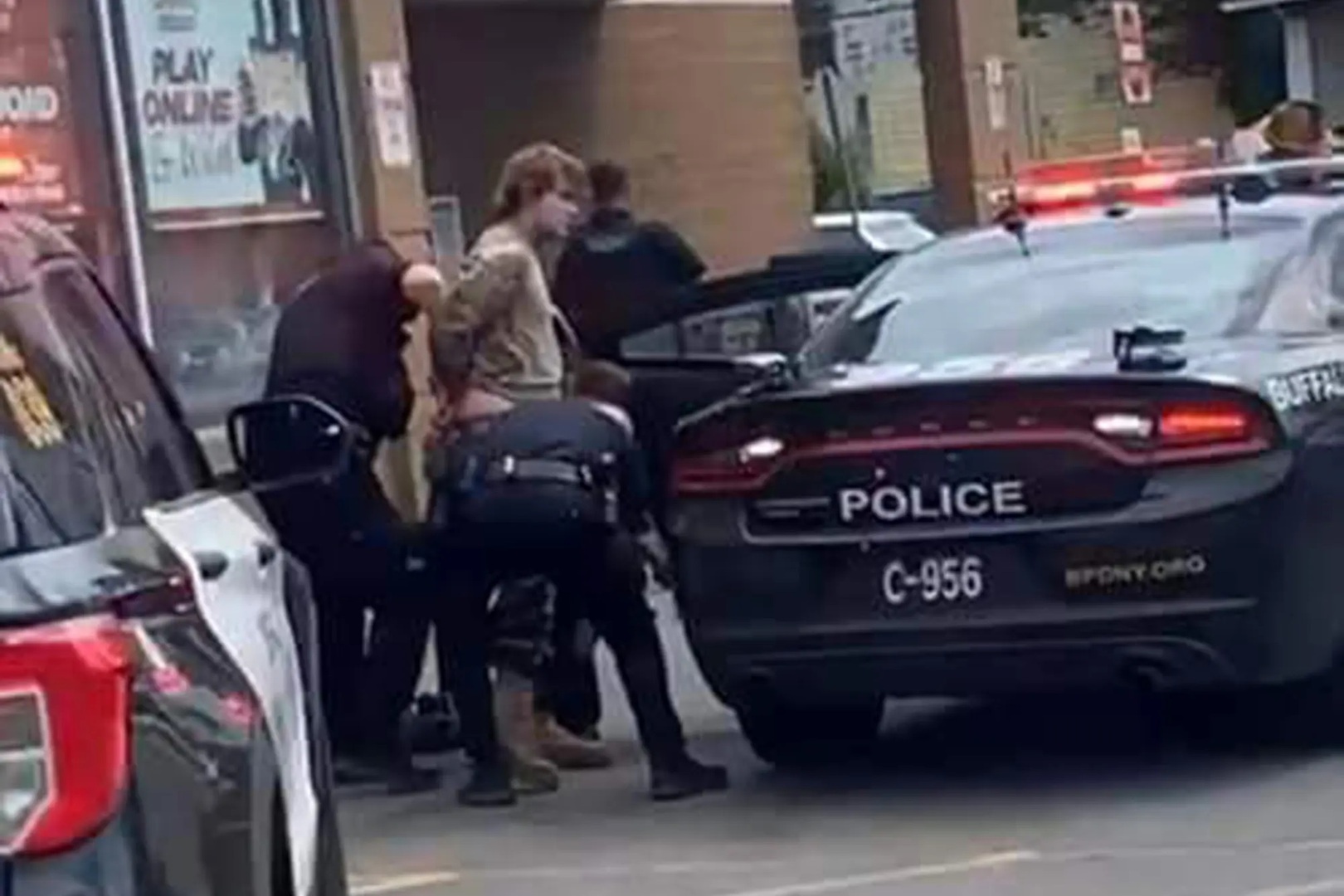 تفاصيل صادمة عن الحادث الذي راح ضحيته 10 أشخاص في ولاية نيويورك الأمريكية