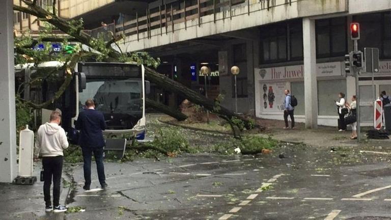 إعصار شديد في ألمانيا يقتل شخصا ويصيب 40 بجروح