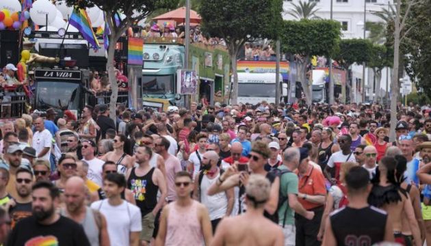 صحيفة بريطانية : مهرجان للمثليين حضره 80 ألف شخص  يٌعتقد أنه وراء انتشار جدري القرود