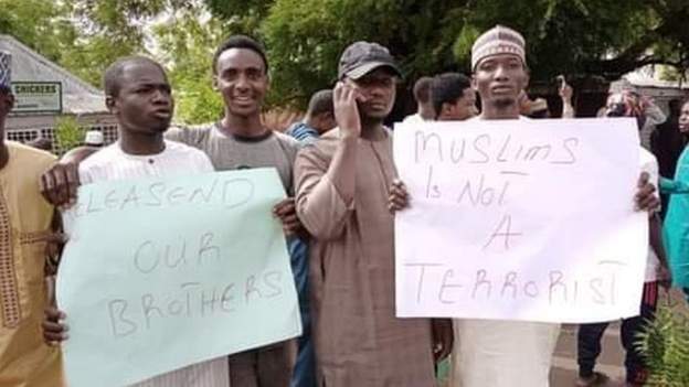 إعلان حظر تجوال شمال غرب نيجيريا عقب المظاهرات وأعمال العنف