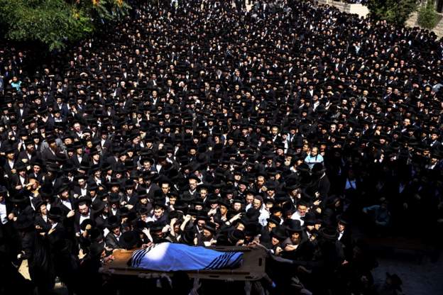 القدس تشهد جنازة أحد أبرز الحاخامات اليهود المناهضين للصهيونية