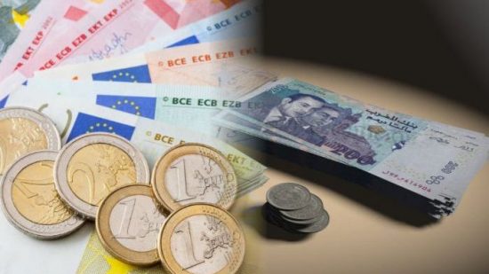 انخفاض سعر صرف الدرهم مقابل الأورو والدولار