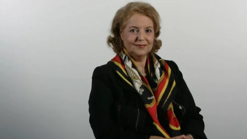 هي تعيش في فرنسا وتتمتع بالحرية”: أنيسة بومدين  تشيد بسجن الكاتب “صنصال” وتتهمه بتهديد وحدة الجزائر