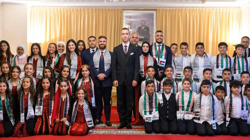 الأمير مولاي الحسن يستقبل الأطفال المقدسيين المشاركين في الدورة الـ 16 للمخيم الصيفي لوكالة بيت مال القدس الشريف