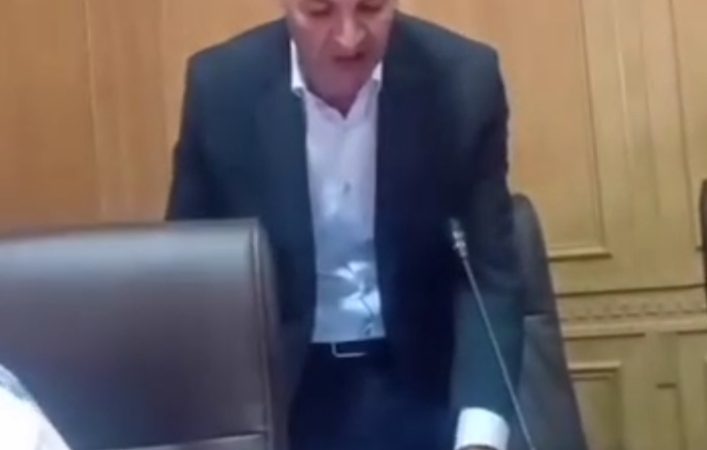 عضو بجماعة وجدة : ” الى بغاو المهندسين يديرو التضامن يديروه من جيوبهم ” ( فيديو )