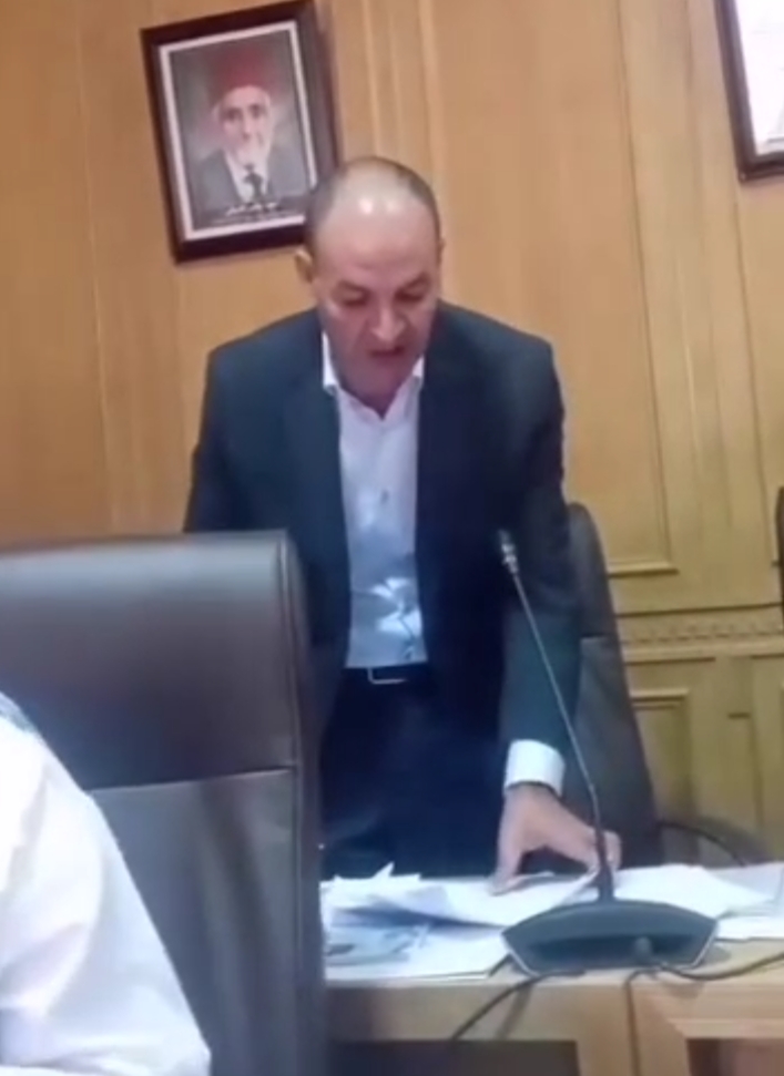 عضو بجماعة وجدة : ” الى بغاو المهندسين يديرو التضامن يديروه من جيوبهم ” ( فيديو )