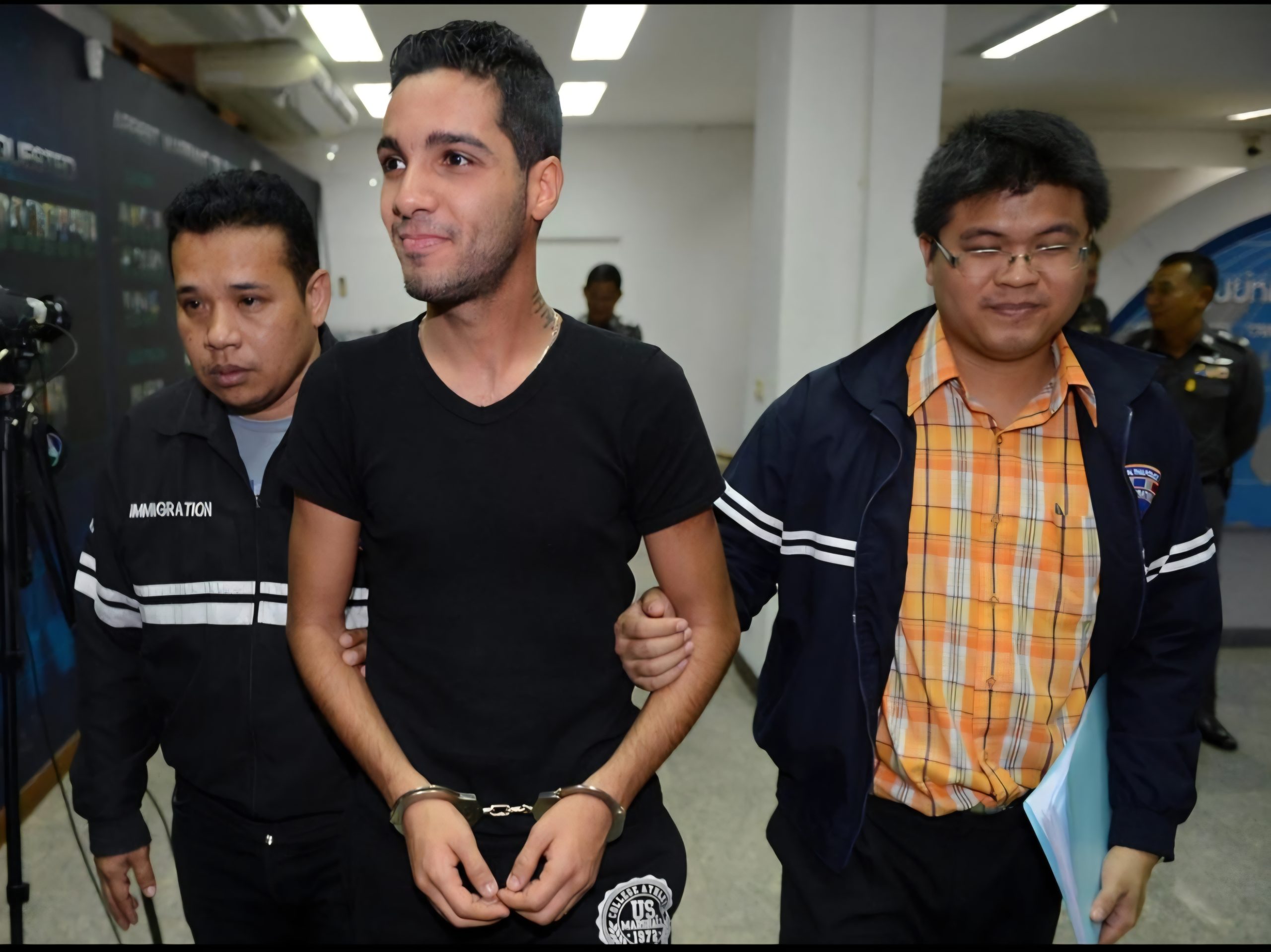 بعد 5 سنوات مطاردة، قضاء أمريكا يحكم عليه ب15سجنا قضاها وتنتظره محاكمة في فرنسا: “حمزة بندلاج” القرصان الجزائري الذي أصبح بطلاً لشعبه لكن مجرما إلكترونيا عالميا