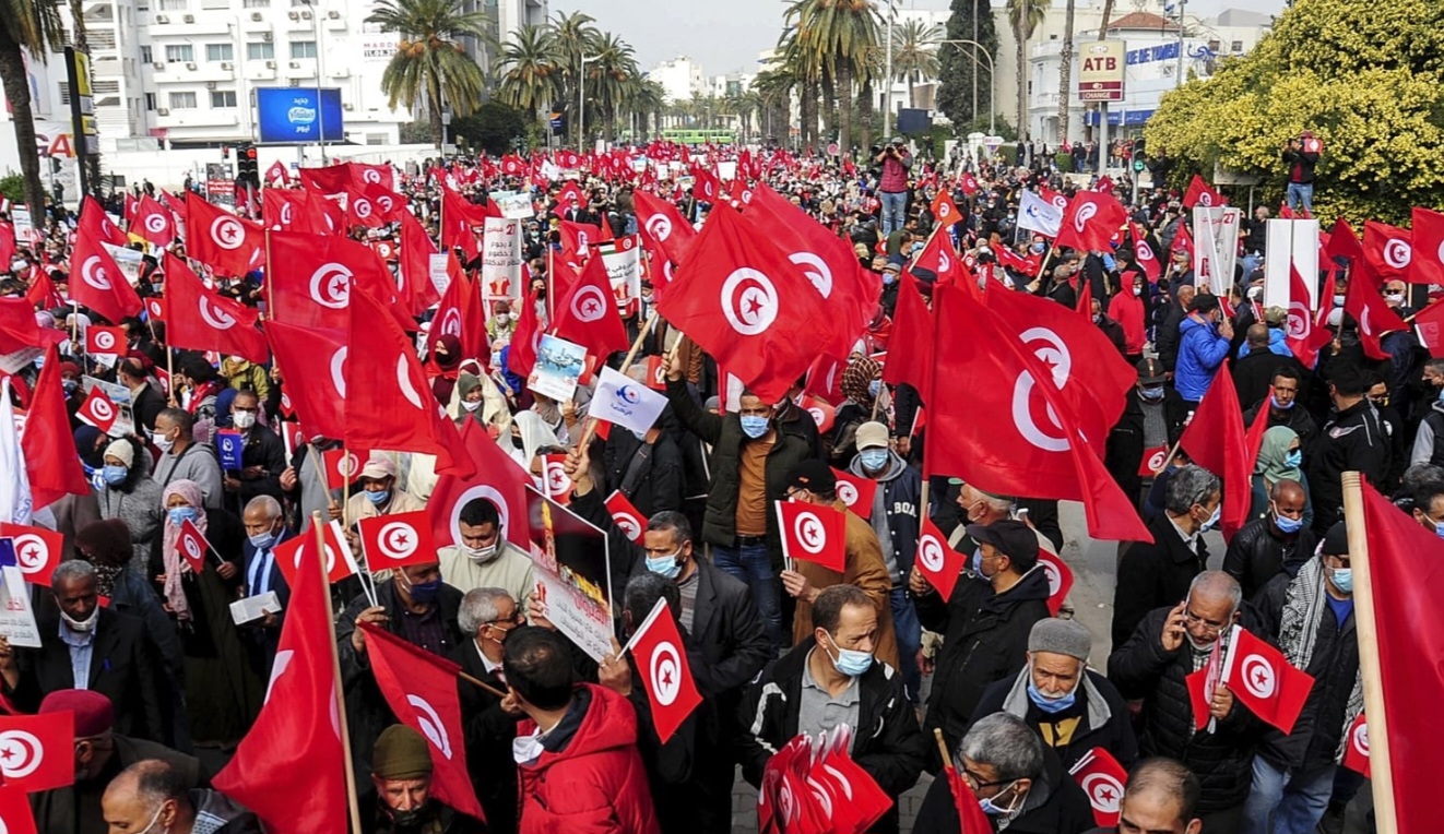 خبر استقبال تونس لـ52 قيادياً من حركة حماس بجوازات سفر إيرانية بتنسيق مع إيران والجزائر، بين الشك والترحيب والنفي