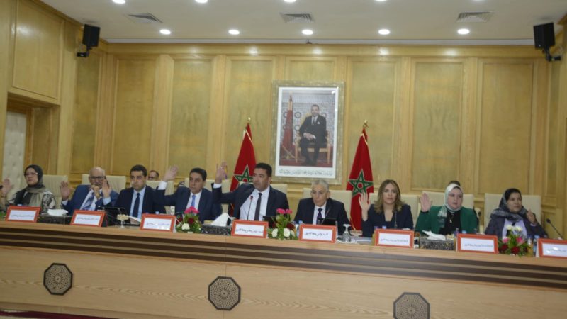 جدل في مجلس جهة الشرق حول الأعوان العرضيين .. توظيف انتخابي أم تجاوز قانوني؟