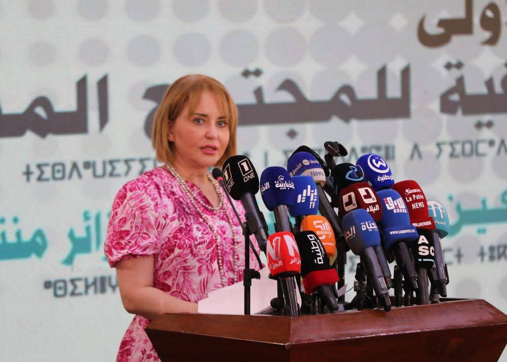 الضابط رئيس فرقة الدرك للبحث والتقصي بالجزائر العاصمة جلاد ضحايا إبتسام حملاوي العاهرة الحاكمة في دولة الجزائر العسكرية