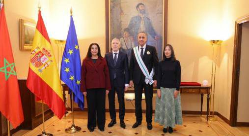 المدير العام للأمن الوطني ولمراقبة التراب الوطني يتقلَّد وسام الصليب الأكبر للاستحقاق للحرس المدني الإسباني