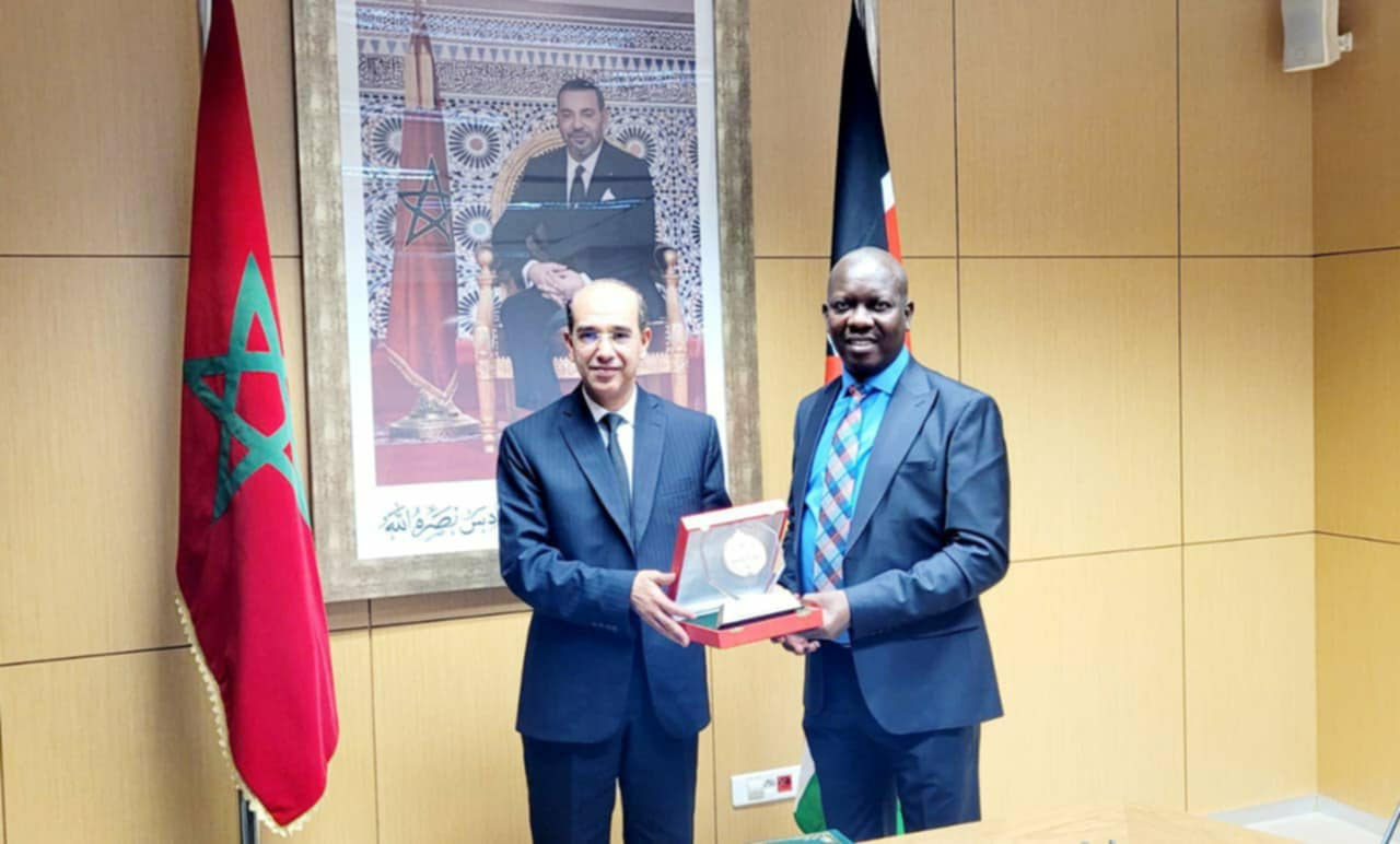 رئيس النيابة العامة يجري مباحثات مع مدير المتابعات العمومية بجمهورية كينيا