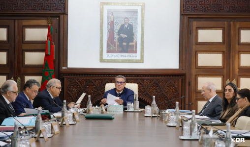 الحكومة تصادق على مشروع مرسوم يتعلق بالاستفادة من الإعانة الخاصة الممنوحة في إطار نظام الدعم الاجتماعي المباشر
