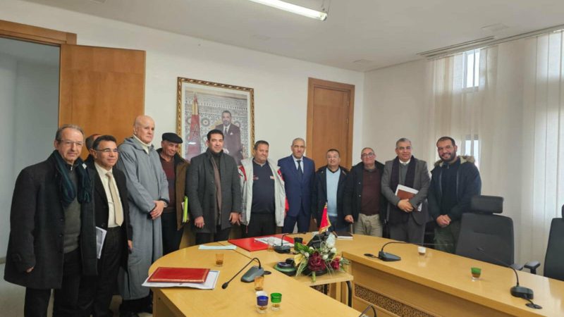 الوالي العطفاوي ينصت الى نقابة تجار السمك ويعد بالحلول عبر الحوار الجاد
