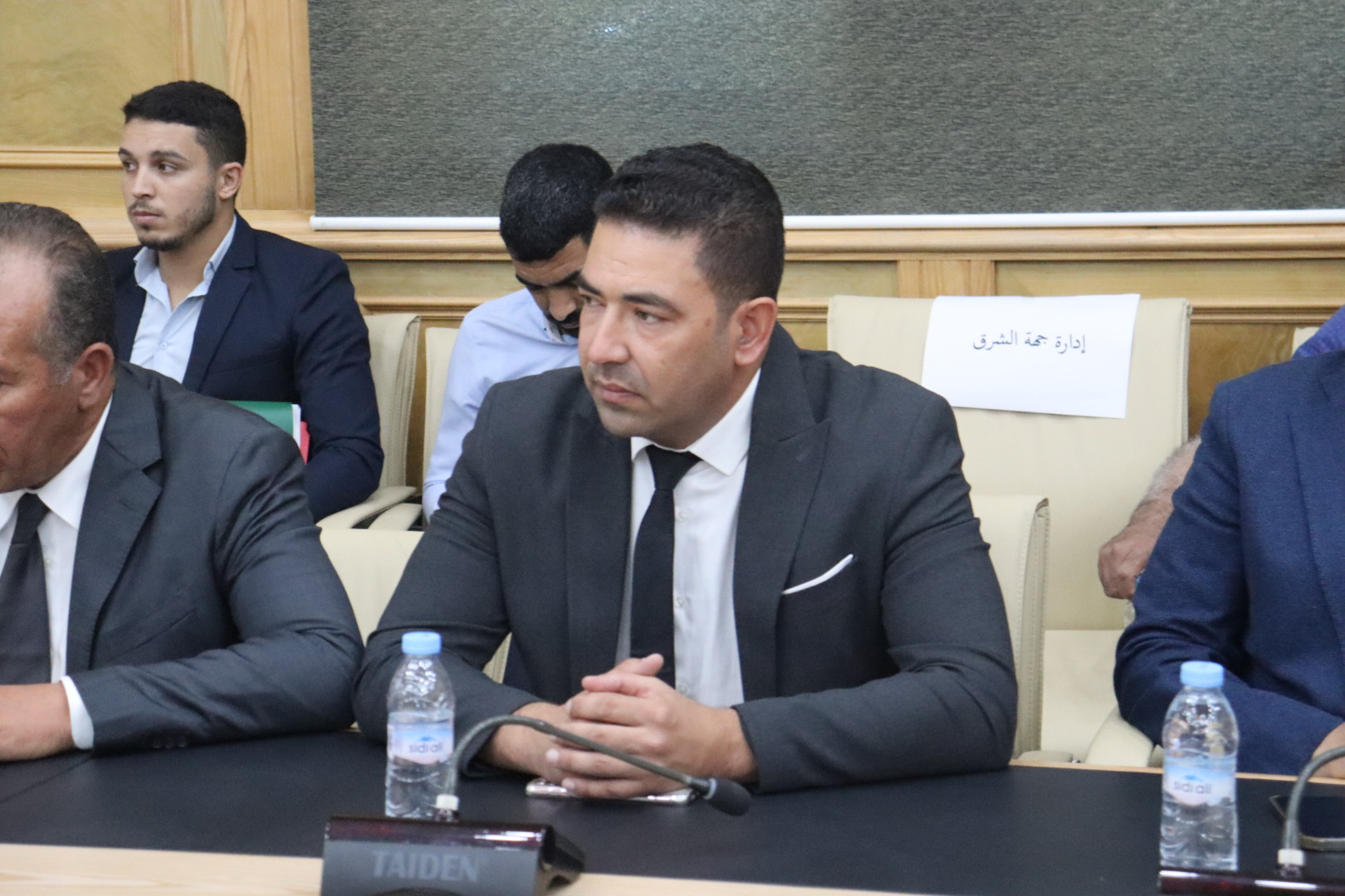 قربلة تهز لجنة البنيات التحتية بجهة الشرق ويعيد الجدل حول عدالة توزيع المشاريع